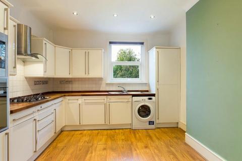 3 bedroom flat to rent, London SW16