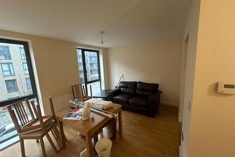 Studio to rent, Crawford Court, Charcot Road