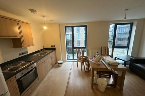 Studio to rent, Crawford Court, Charcot Road