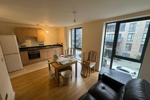 Studio to rent, Crawford Court, Charcot Road