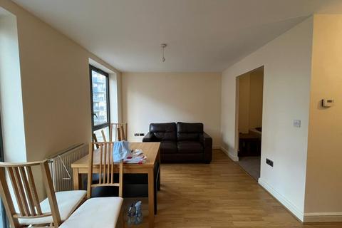 Studio to rent, Crawford Court, Charcot Road