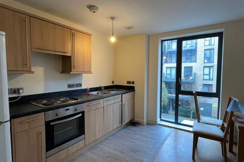 Studio to rent, Crawford Court, Charcot Road