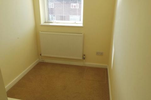 3 bedroom semi-detached house to rent, Bovey Way, South Ockendon RM15