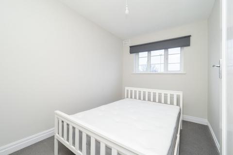 3 bedroom apartment to rent, Morden Court, Morden SM4