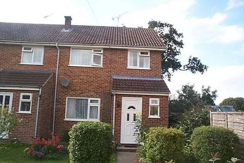 3 bedroom semi-detached house to rent, Lymington Avenue, Yateley