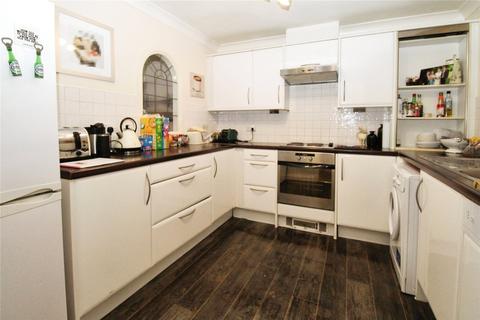 2 bedroom flat for sale, The Dell, Hampshire SO15