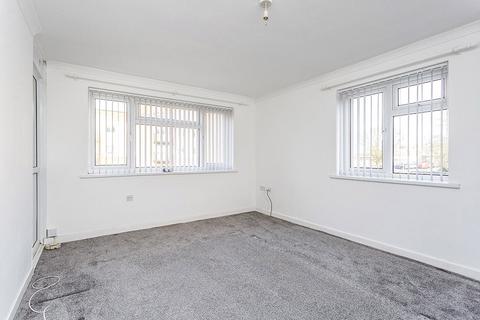 2 bedroom flat to rent, Crombie Close, Hampshire PO8