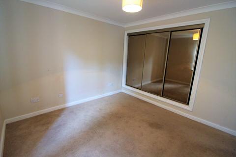 2 bedroom flat to rent, Cedar Close, Buckhurst Hill IG9