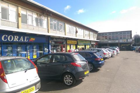 Convenience store to rent, M Towngate, Ossett WF5