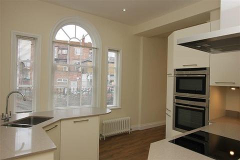 3 bedroom flat for sale, Harpenden AL5