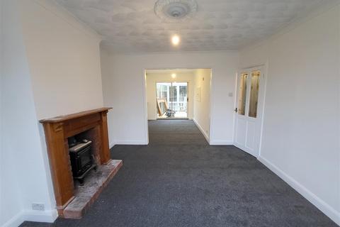 3 bedroom terraced house to rent, Cordelia Crescent, Borstal