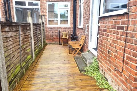 5 bedroom terraced house to rent, Kingswood road, Manchester M14