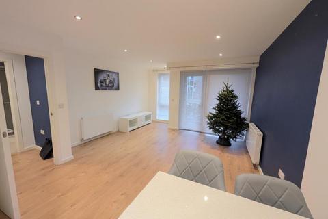 1 bedroom apartment to rent, Market Street, Addlestone KT15