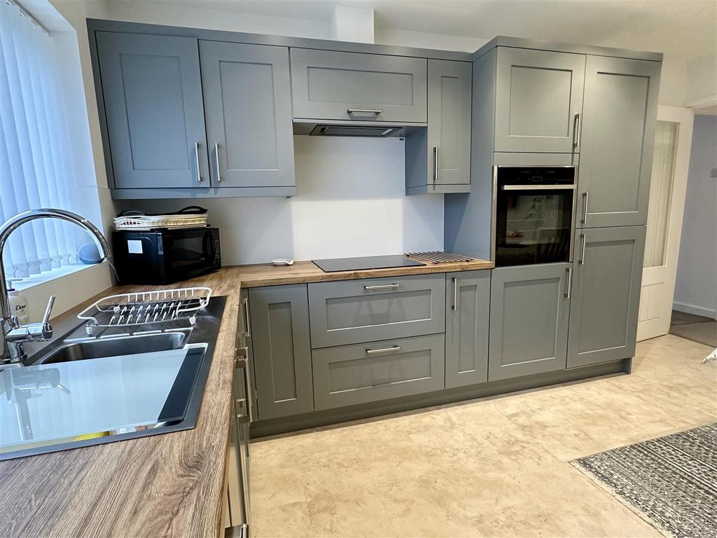 Dining/kitchen