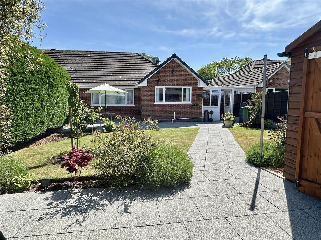 Garden to house