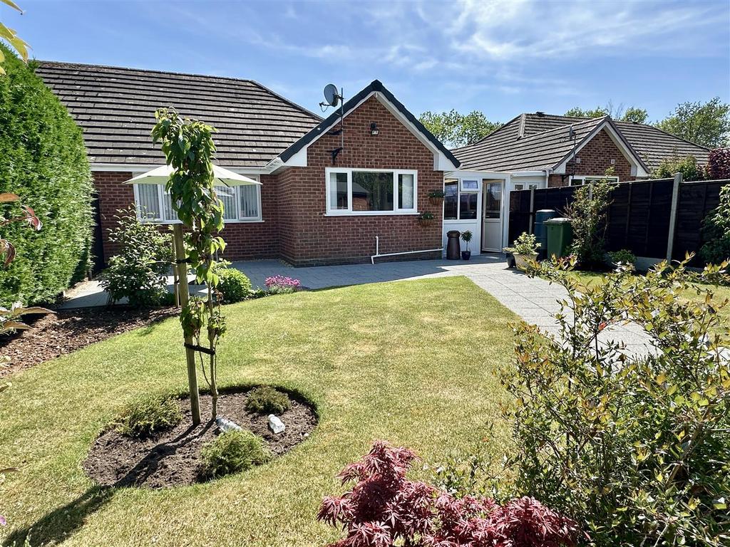 Garden to house