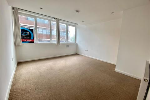 Studio to rent, Arundel Street