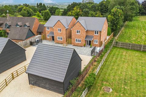 4 bedroom detached house to rent, Oving Road, Aylesbury HP22