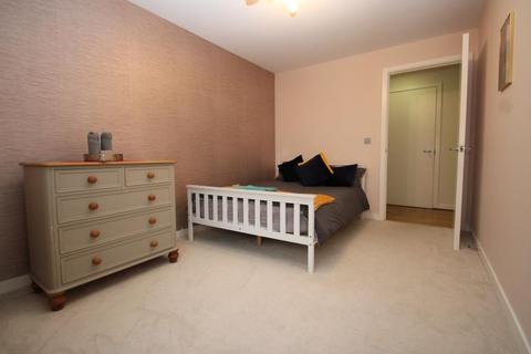 2 bedroom flat to rent, Weybridge, KT13