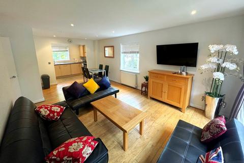 2 bedroom apartment to rent, Weybridge, Surrey, KT13