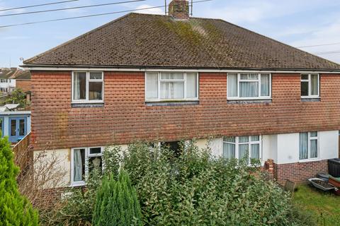 2 bedroom flat to rent, Spencers Road, Horsham, RH12