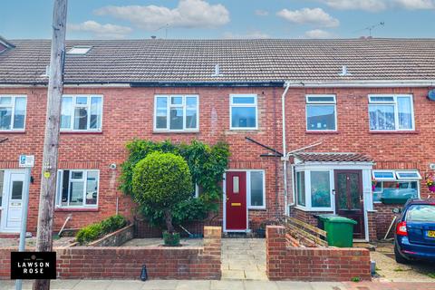 3 bedroom terraced house to rent, Brompton Road, Southsea