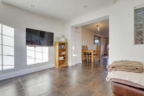 19 Mountbatten Drive, Shoeburyness, Southend-on-sea, SS3 8UY