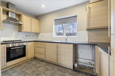 2 bedroom flat for sale, Greenlea Court, Huddersfield HD5