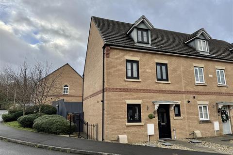 4 bedroom townhouse for sale, Ffordd Y Glowyr, Betws, Ammanford