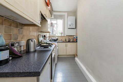 Studio to rent, Portnall Road, Maida Vale W9