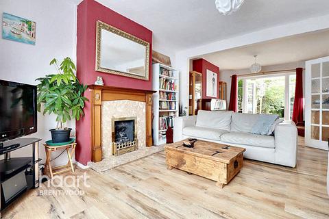 3 bedroom semi-detached house for sale, Beech Avenue, Brentwood