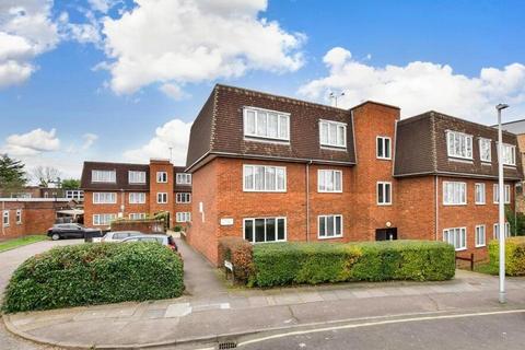 2 bedroom apartment to rent, 6 Oaks Lane, Newbury Park