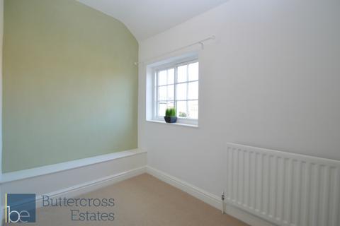 2 bedroom house to rent, King Street, Newark