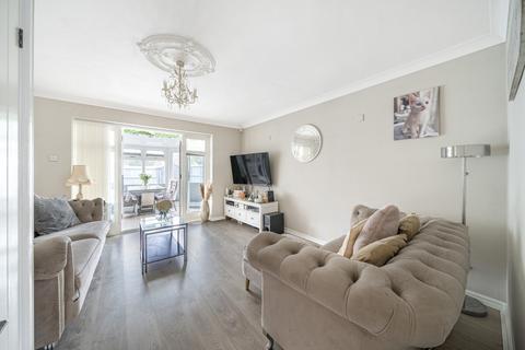 15b Albert Road, Addlestone, KT15 2PX
