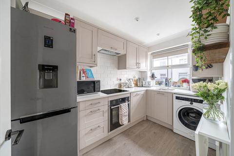 15b Albert Road, Addlestone, KT15 2PX