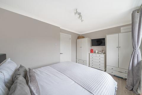 15b Albert Road, Addlestone, KT15 2PX