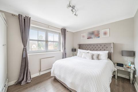 15b Albert Road, Addlestone, KT15 2PX
