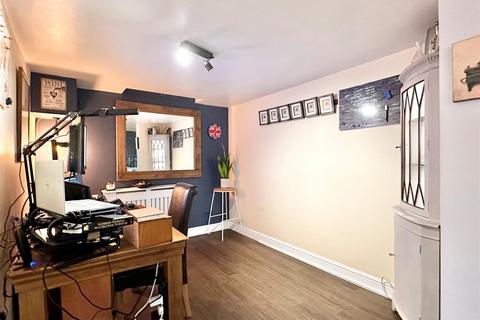 31 Chapel Road, Whaley Bridge, High Peak, SK23 7JZ