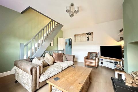 31 Chapel Road, Whaley Bridge, High Peak, SK23 7JZ