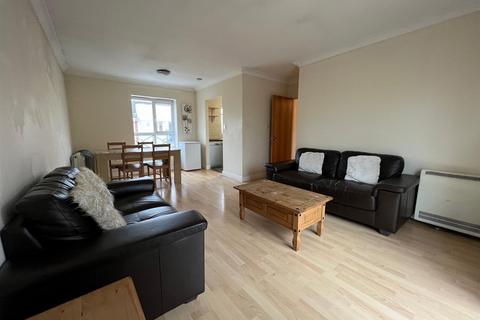 4 bedroom flat to rent, 21 Mallow Street, Hulme, Manchester