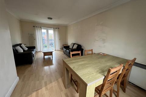 4 bedroom flat to rent, 21 Mallow Street, Hulme, Manchester