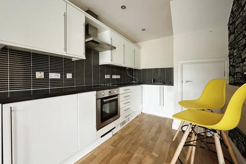 2 bedroom flat for sale, Longley Gardens, 148 Saddleworth Road, Halifax, West Yorkshire, HX4