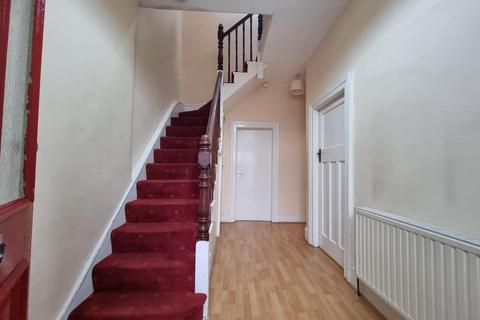 4 bedroom terraced house for sale, Milverton Gardens, Seven Kings, Ilford