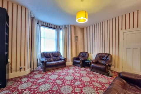 4 bedroom terraced house for sale, Milverton Gardens, Seven Kings, Ilford