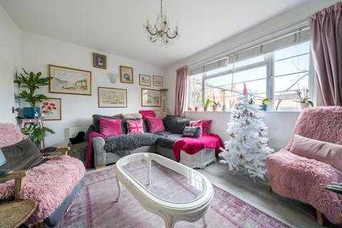 1 bedroom flat for sale, Cherrywood Court, Cambridge Road, Teddington, TW11