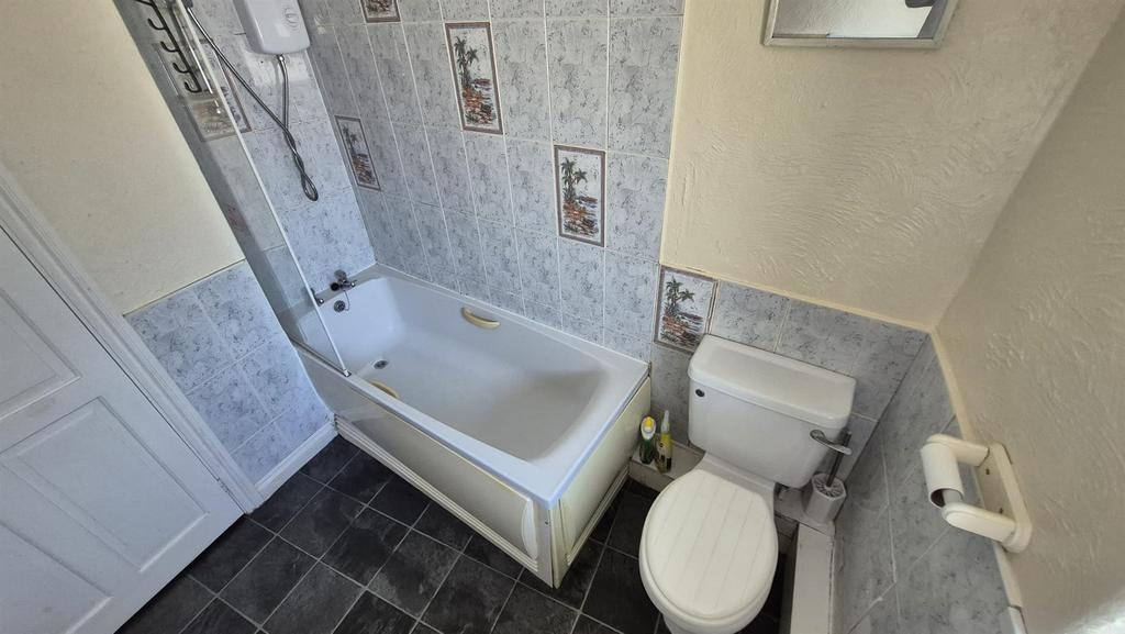 150 P Bathroom 2.jpeg