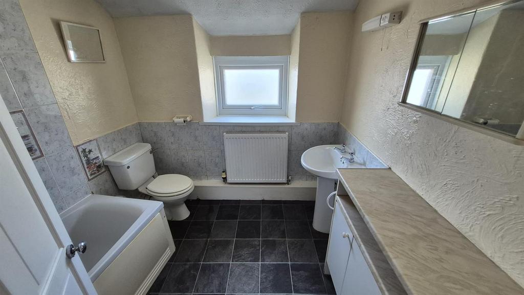 150 P Bathroom 4.jpeg