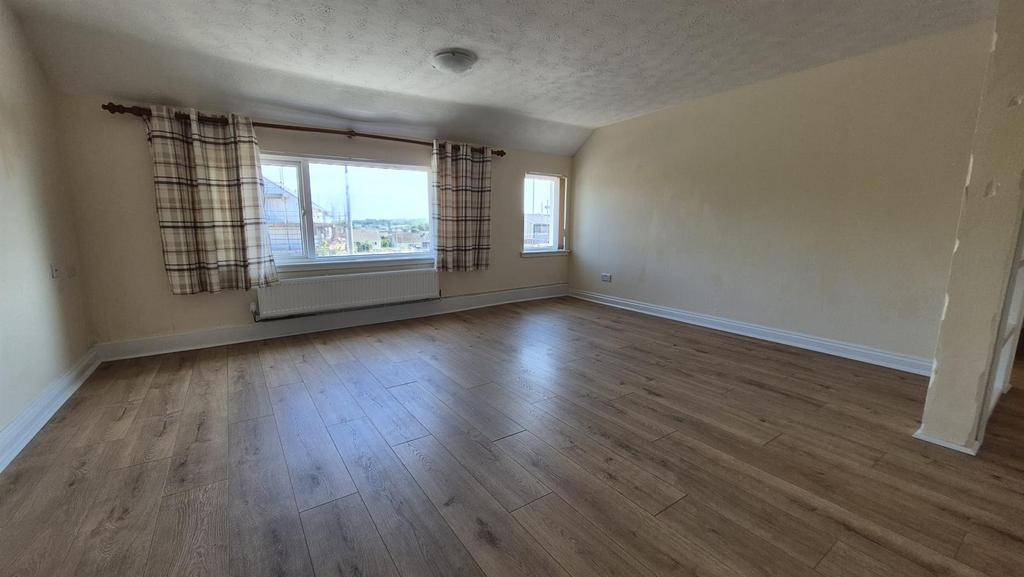 150 P Living Room 1.jpeg