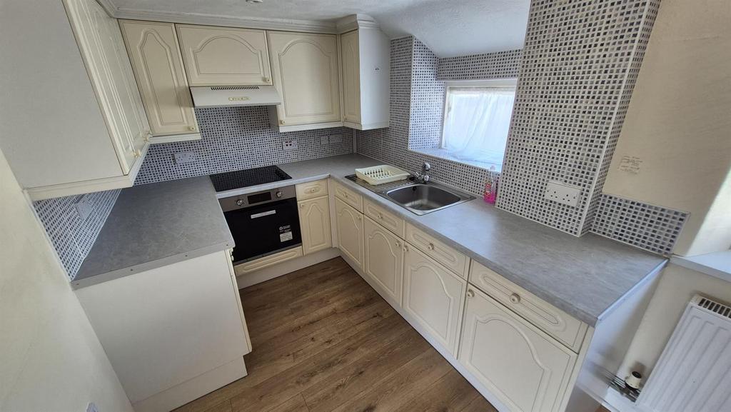 150 P Kitchen 1.jpeg
