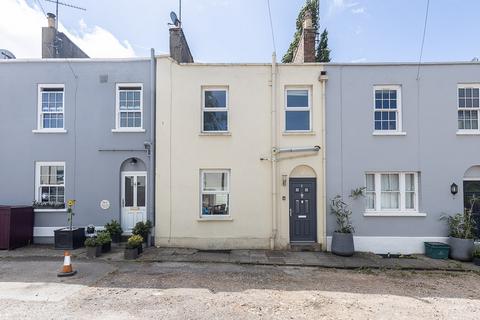 2 bedroom terraced house to rent, 5 Avenalls Parade Cheltenham GL53 7QQ